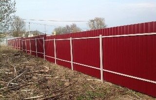 Забор на сваях из профнастила под ключ